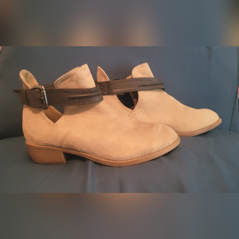 Cute Booties Size 7